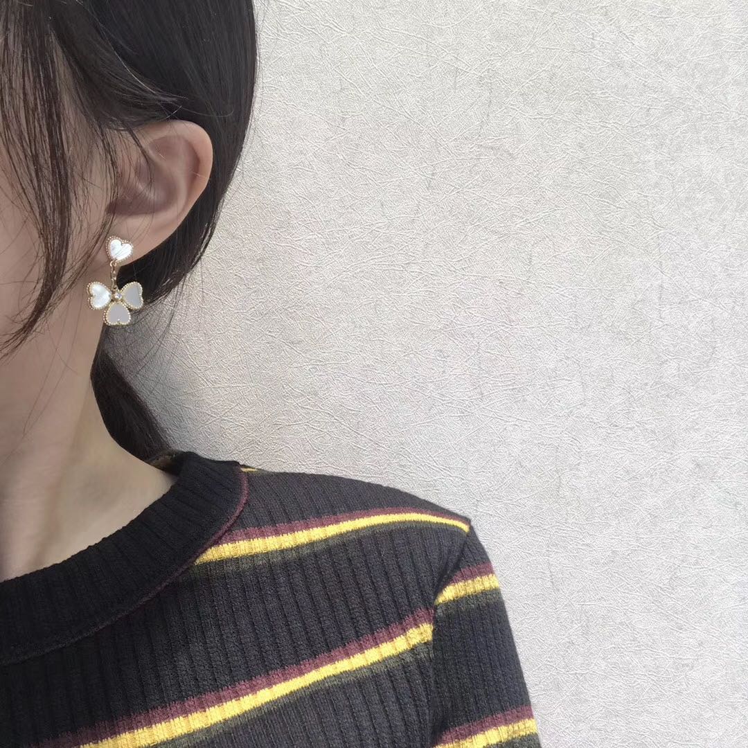 Miro CLOVER SWEET WHITE MOP イヤリング