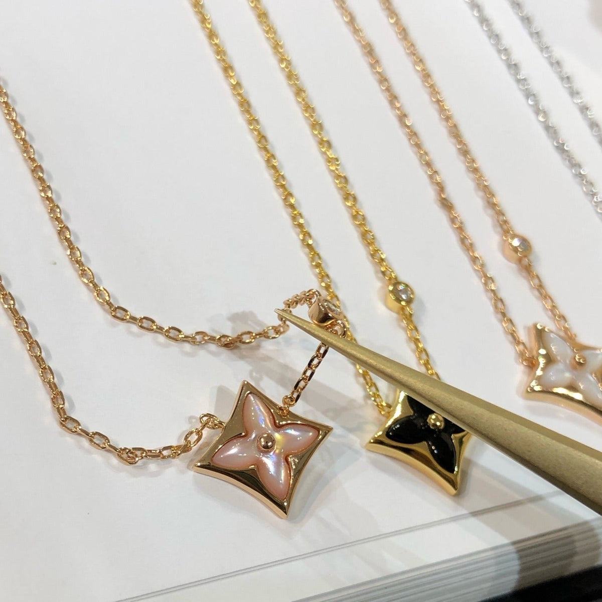 Miro STAR BLACK MOP NECKLACE