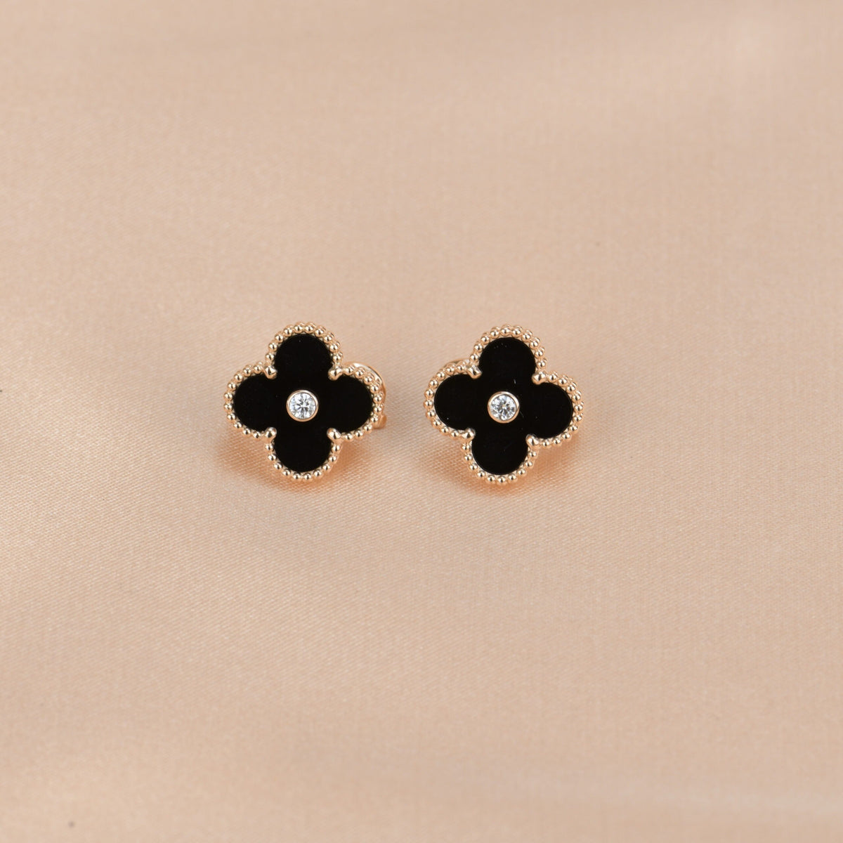 Miro CLOVER MEDIUM 1 MOTIFS ONYX DIAMOND EARRINGS