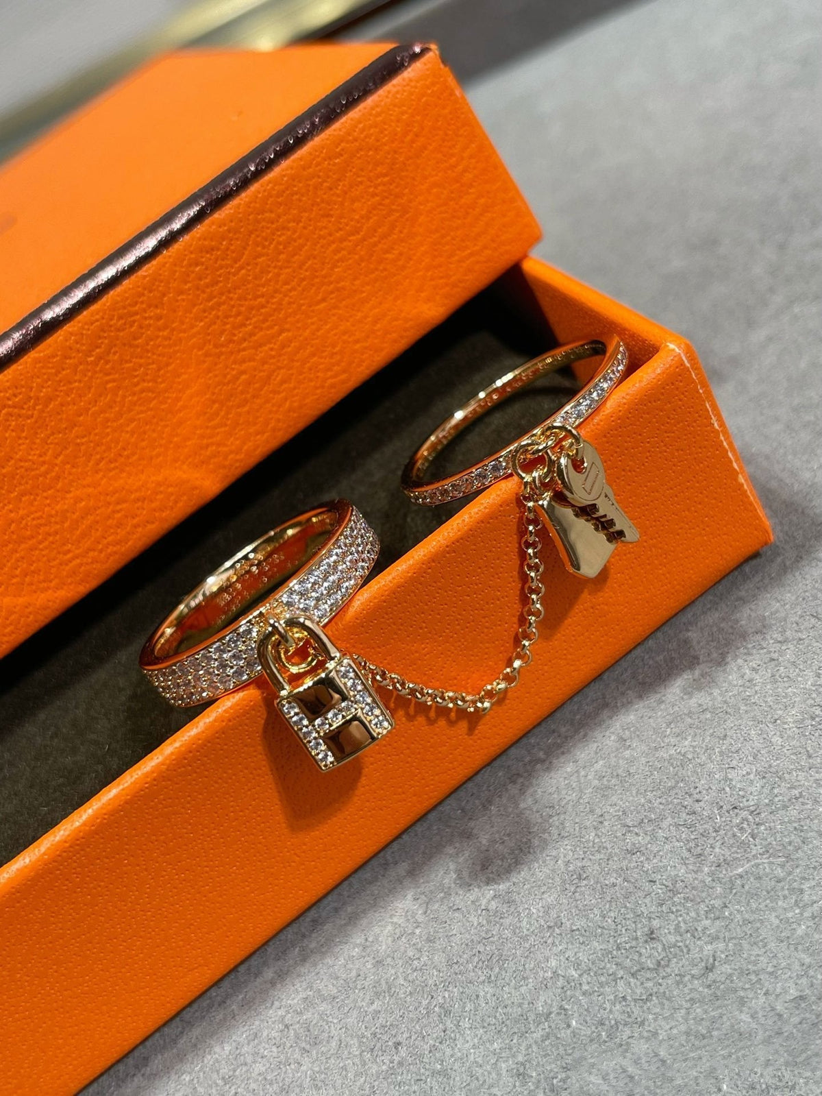 Miro HM KELLY CLOCHETTE DOUBLE RING IN WITH DIAMONDS