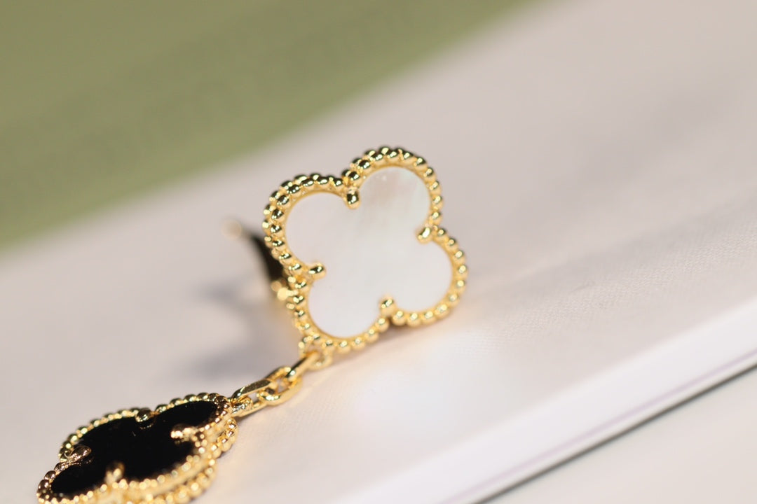 Miro CLOVER EARRINGS GOLD ONYX MOP 3 MOTIF