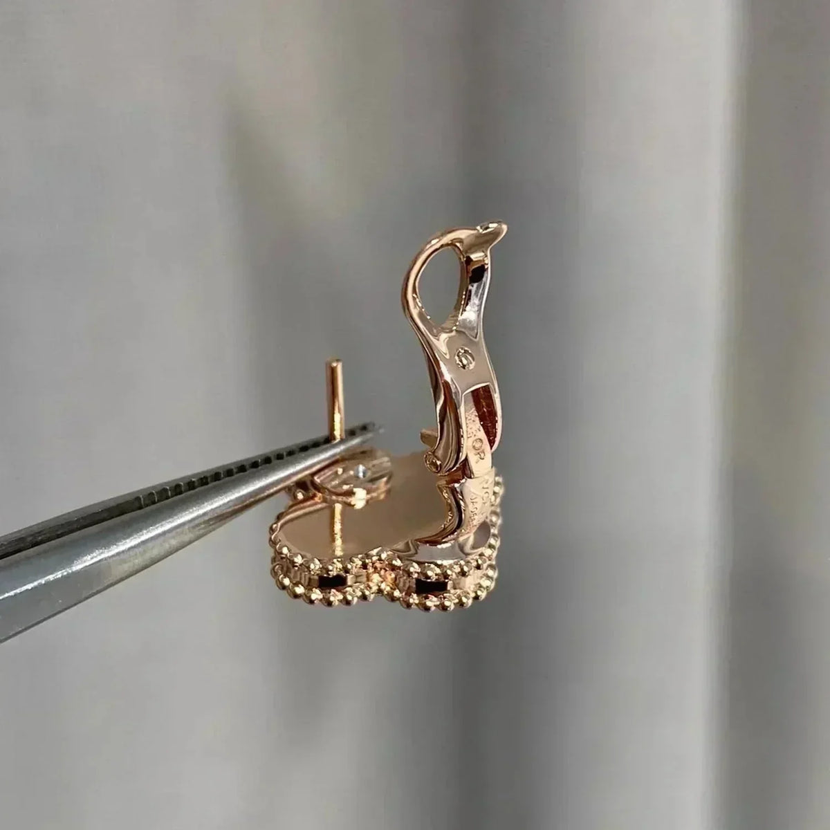 Miro CLOVER MEDIUM 1 MOTIFS  PINK MOP DIAMOND EARRINGS