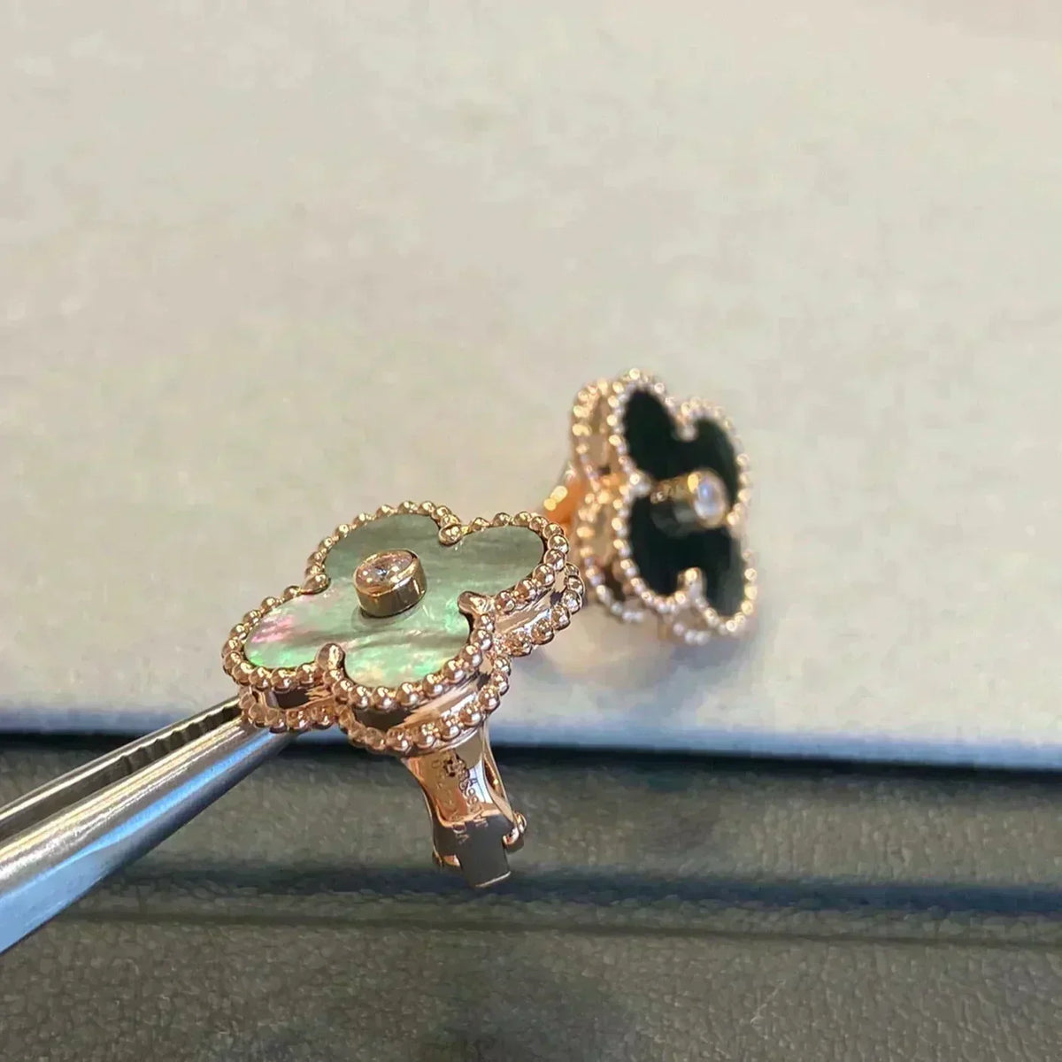 Miro CLOVER MEDIUM 1 MOTIFS GRAY MOP  DIAMOND EARRINGS