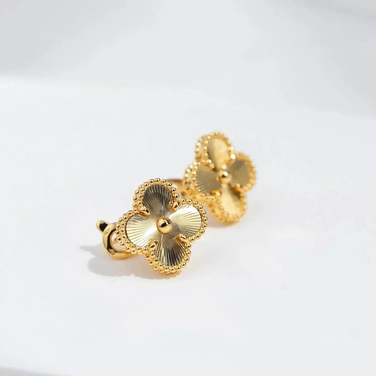 Miro CLOVER MEDIUM 1 MOTIFS LASER EARRINGS