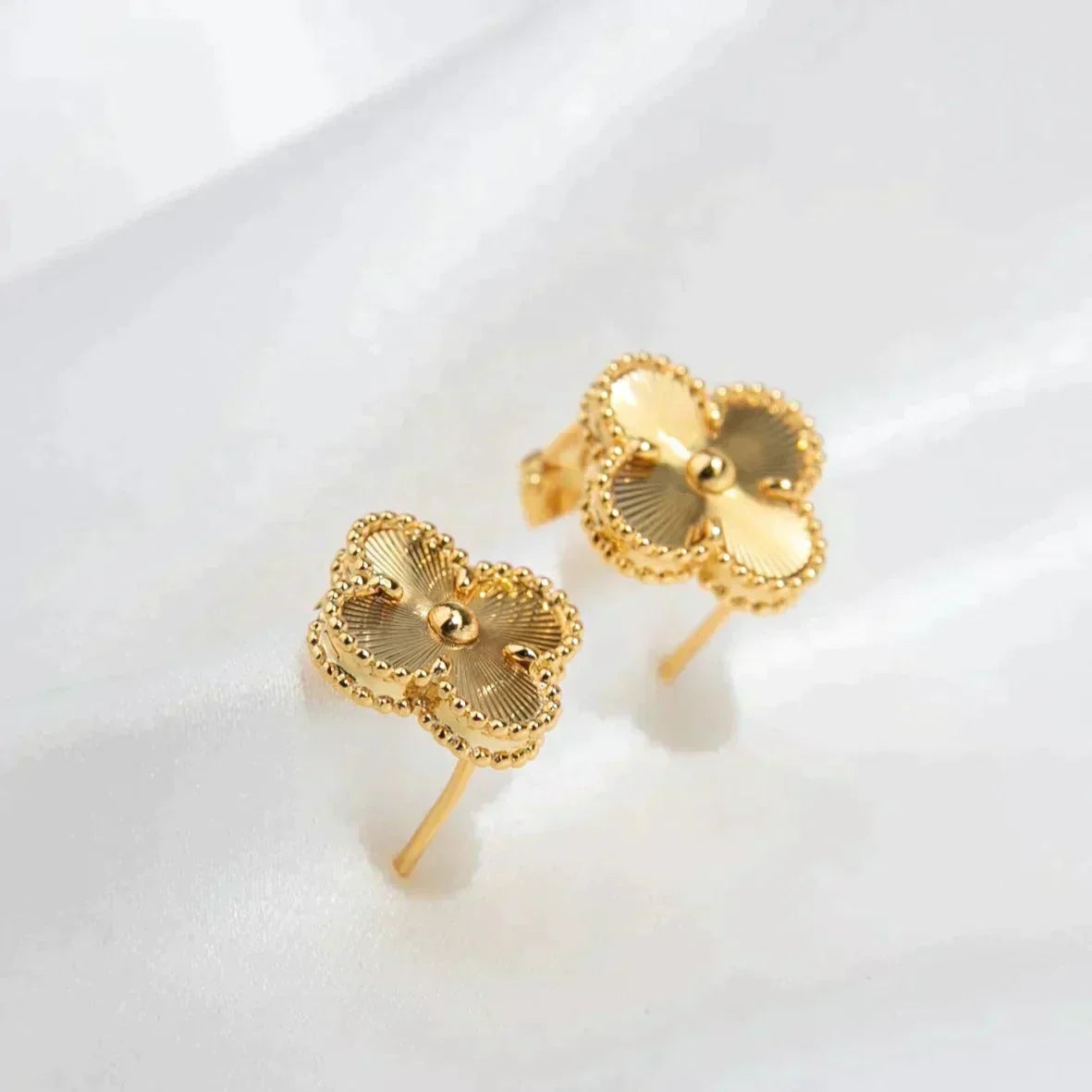 Miro CLOVER MEDIUM 1 MOTIFS LASER EARRINGS