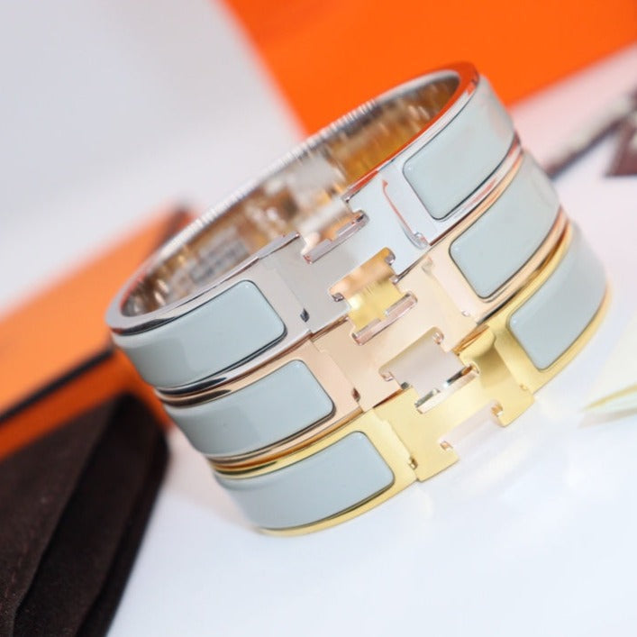 Miro H LIGHT BLUE BRACELET