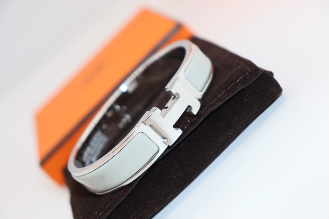 Miro H LIGHT BLUE BRACELET