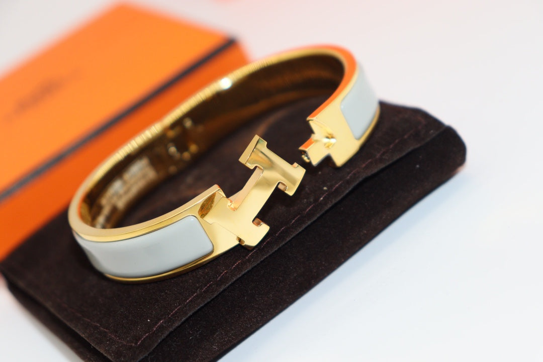 Miro H LIGHT BLUE BRACELET