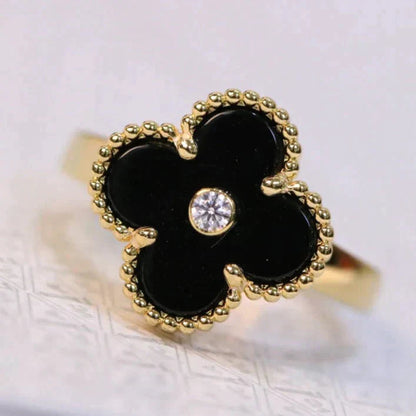 Miro CLOVER ONYX RING GOLD DIAMOND