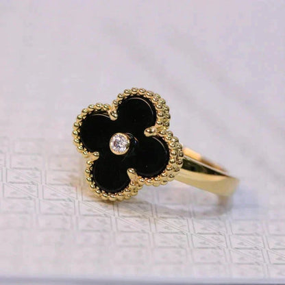 Miro CLOVER ONYX RING GOLD DIAMOND