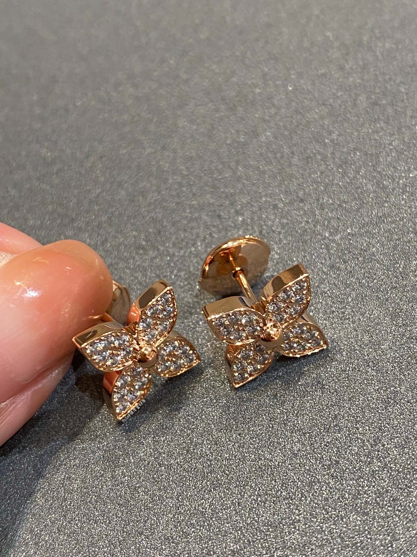 Miro STAR DIAMOND EARRINGS