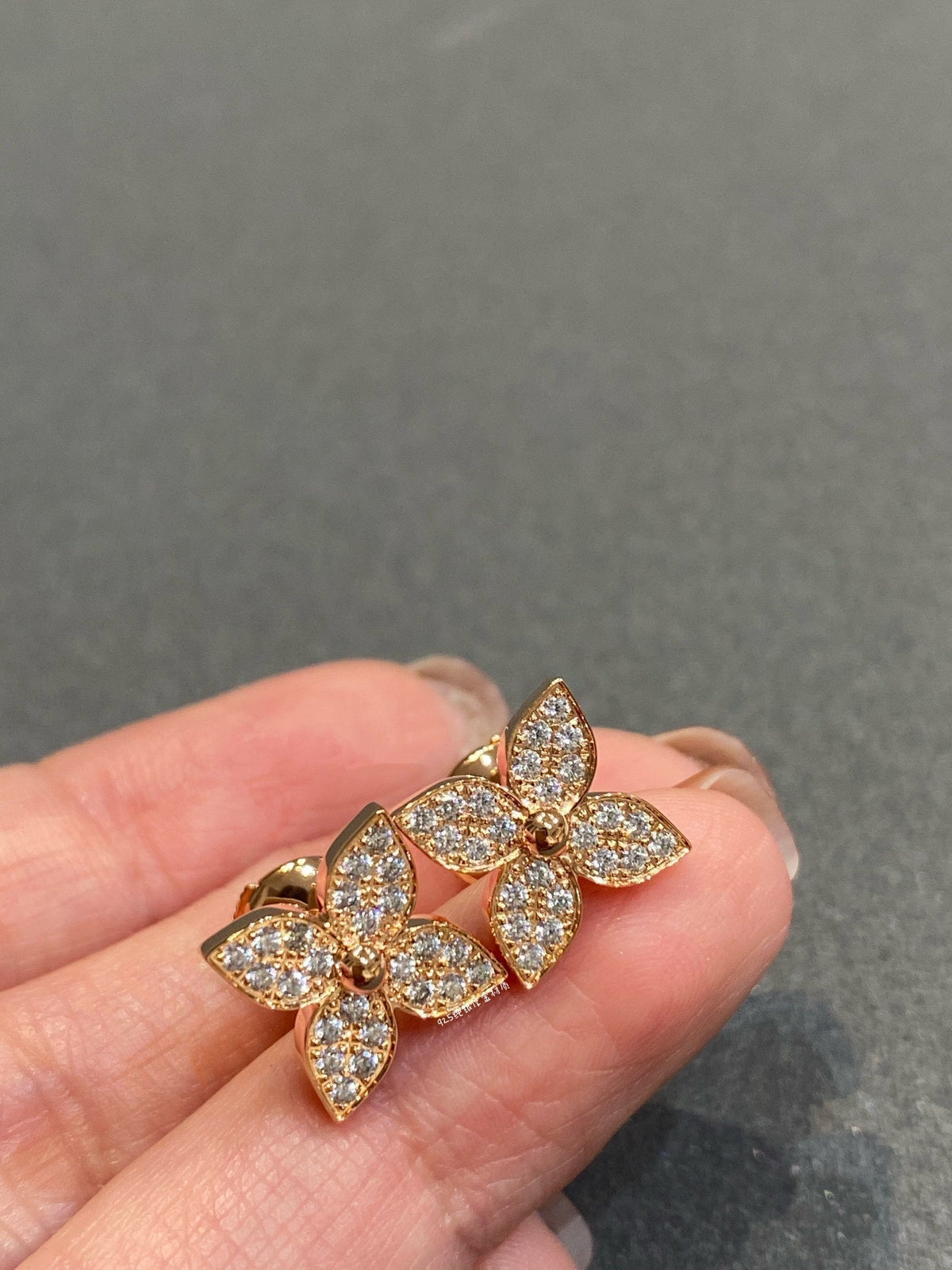 Miro STAR DIAMOND EARRINGS
