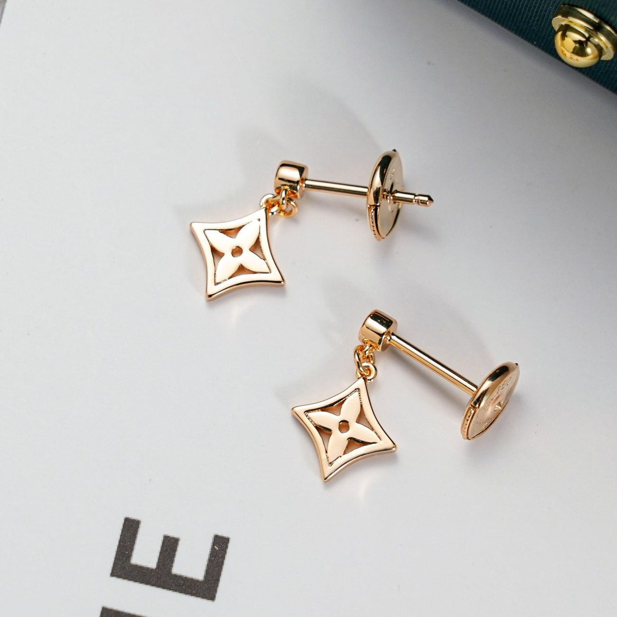 Miro STAR EARRINGS GOLD