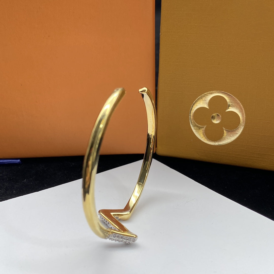 Miro VOLTE UPSITE DOWN DIAMOND GOLD OPEN BRACELET