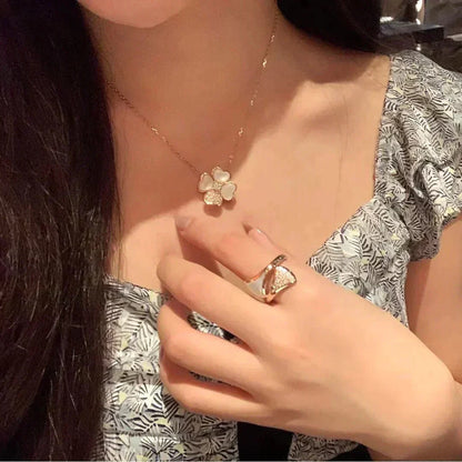 Miro CLOVER MOP DIAMOND ROSE GOLD NECKLACE