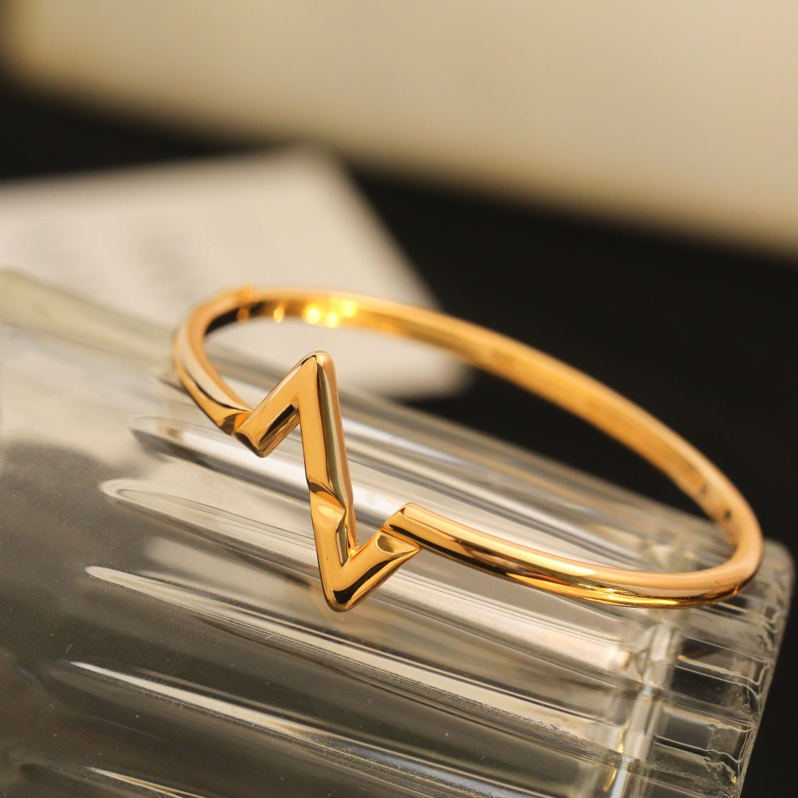 Miro VOLTE UPSITE DOWN BRACELET