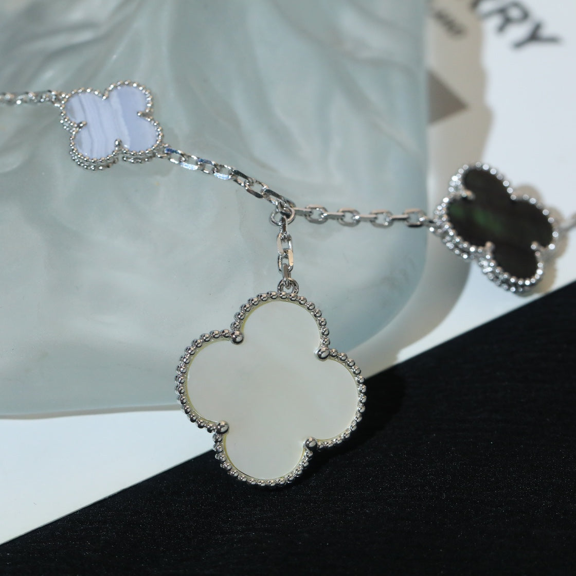 Miro CLOVER BRACELET 5 MOTIFS MOP CHALCEDONY SILVER