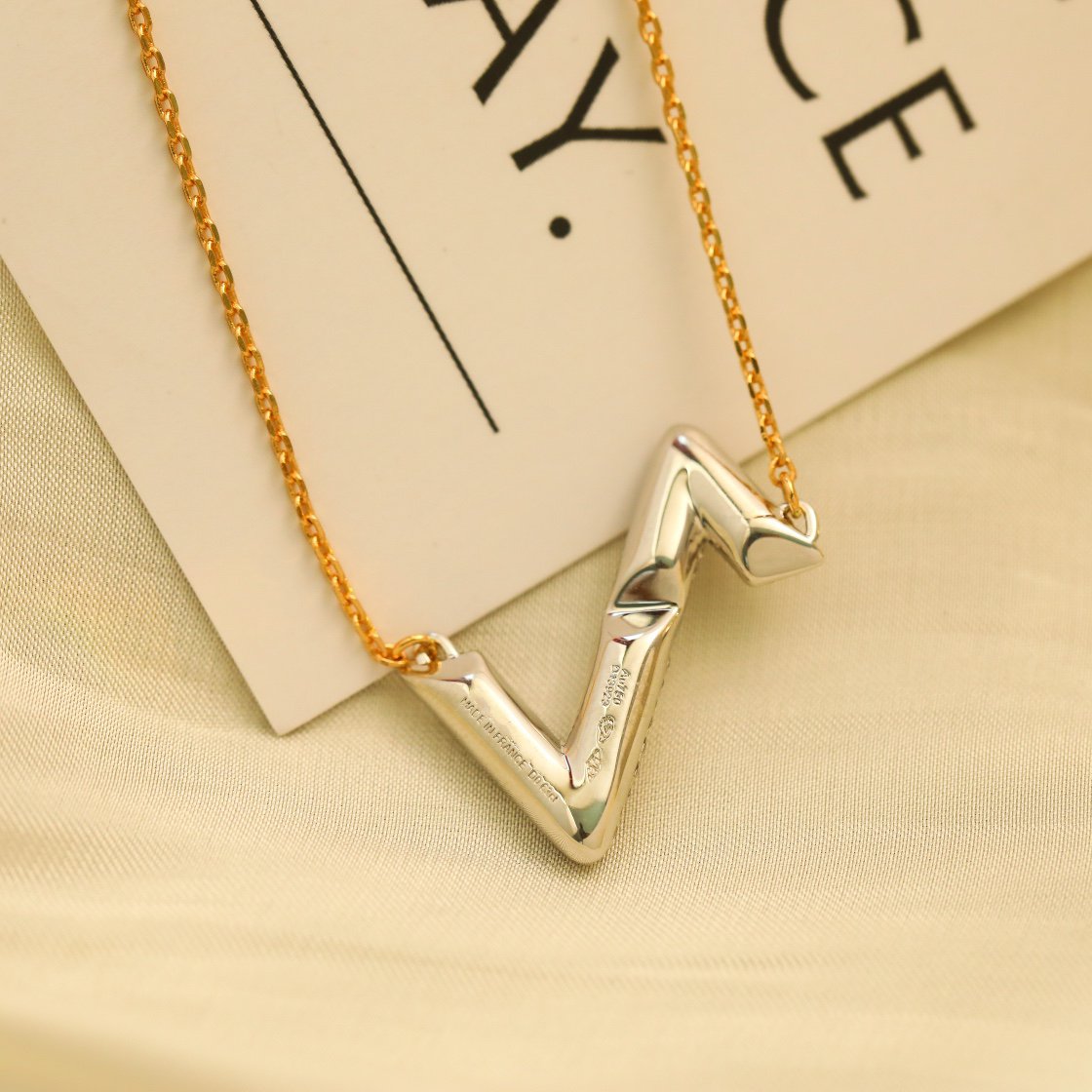 Miro VOLT SILVER DIAMOND PEDANT NECKLACE