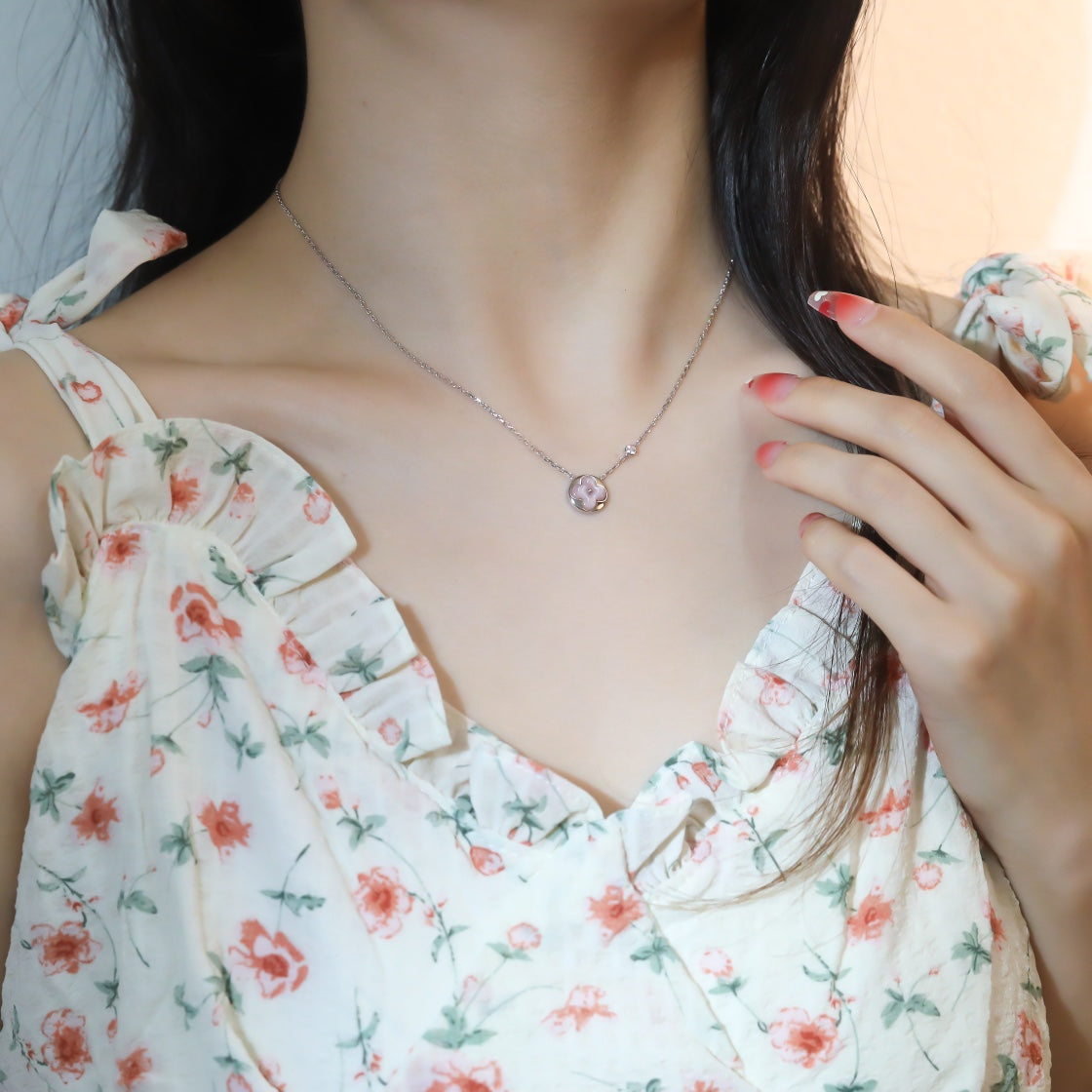 Miro SUN PEDANT PINK GOLD 1 DIAMOND NECKLACE