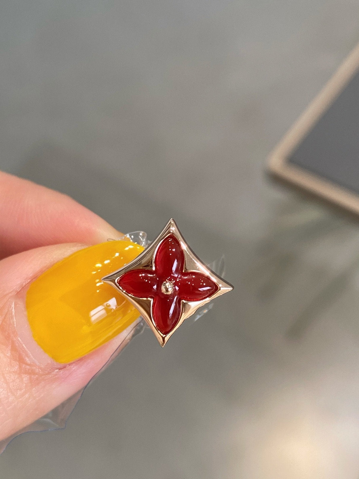 Miro STAR AND SUN PINK GOLD CARNELIAN STUD EARRINGS