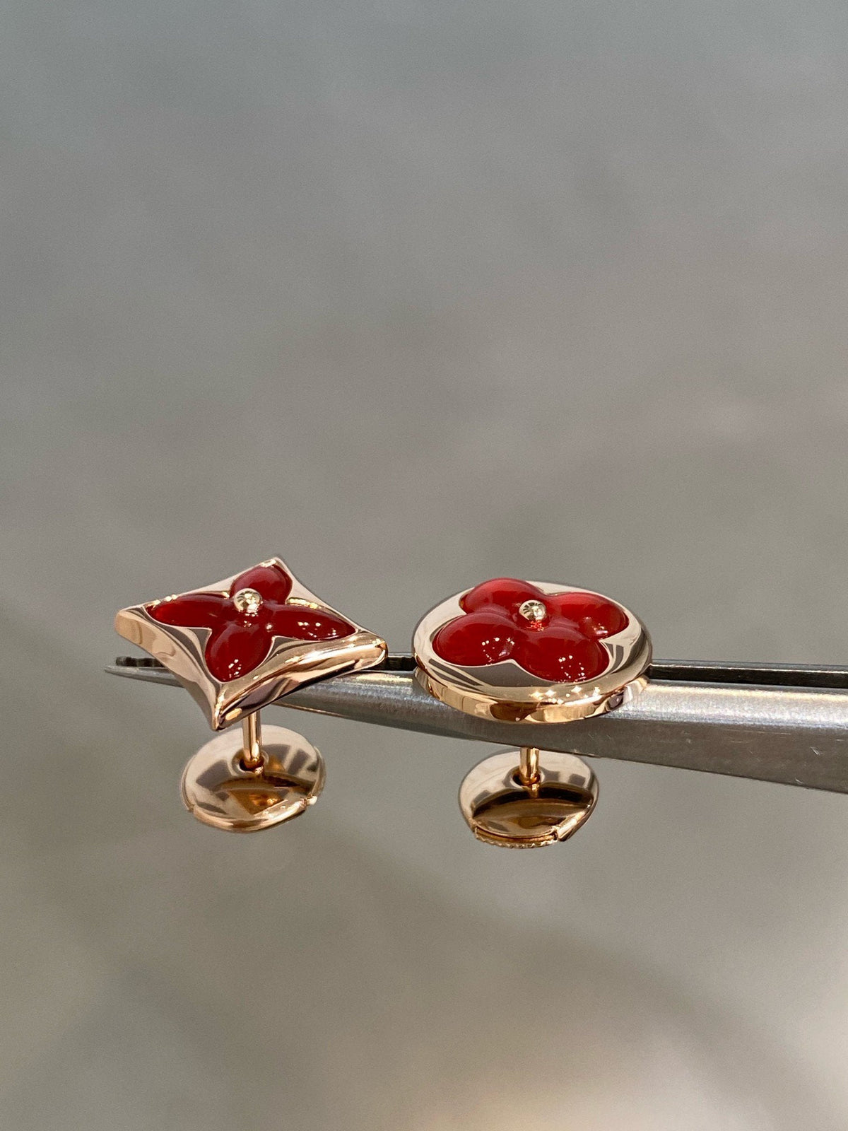 Miro STAR AND SUN PINK GOLD CARNELIAN STUD EARRINGS