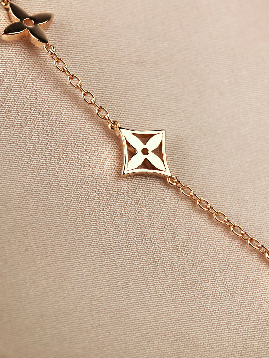 Miro STAR AND SUN 7 MOTIFS GOLD BRACELET