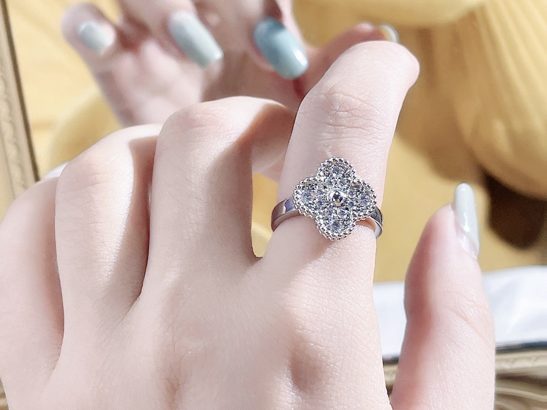 Miro CLOVER DIAMOND RING