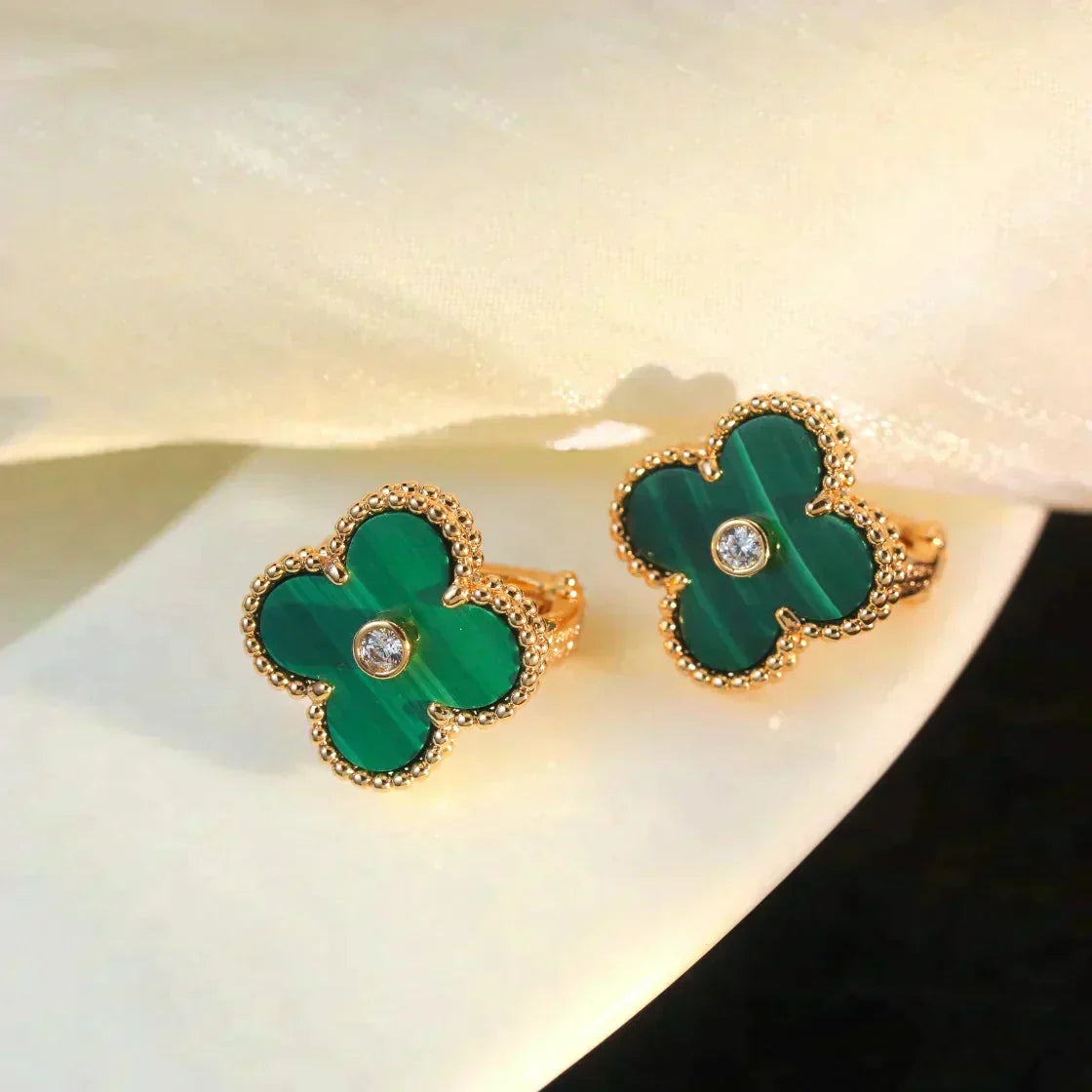 Miro CLOVER MEDIUM 1 MOTIFS MALACHITE DIAMOND EARRINGS