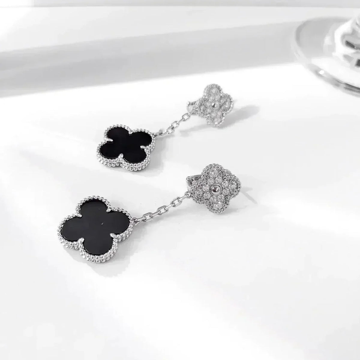 Miro CLOVER 2 MOTIFS  DIAMOND ONYX EARRINGS SILVER