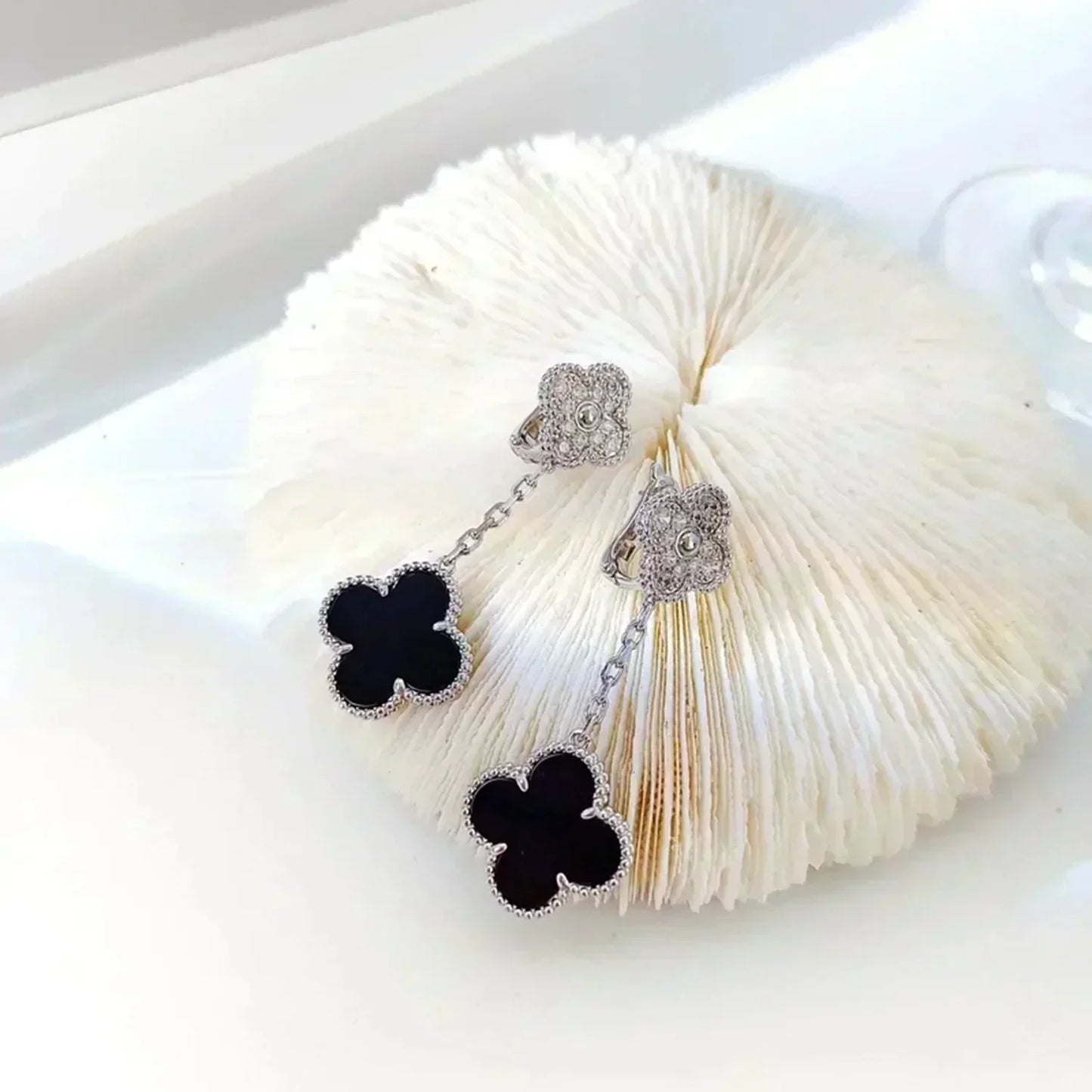 Miro CLOVER 2 MOTIFS  DIAMOND ONYX EARRINGS SILVER