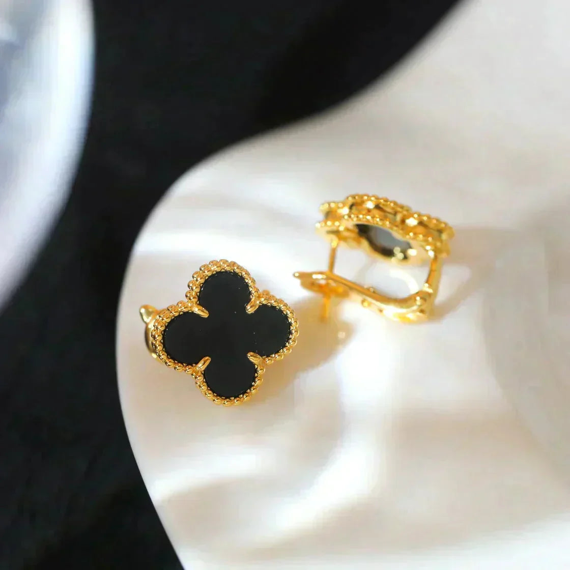 Miro CLOVER MEDIUM 1 MOTIFS  ONYX STUD EARRINGS