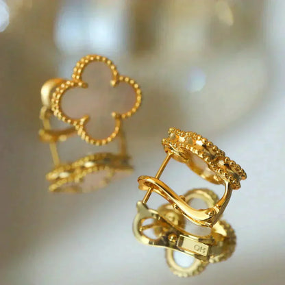 Miro CLOVER MEDIUM 1 MOTIFS  WHITE MOP STUD EARRINGS