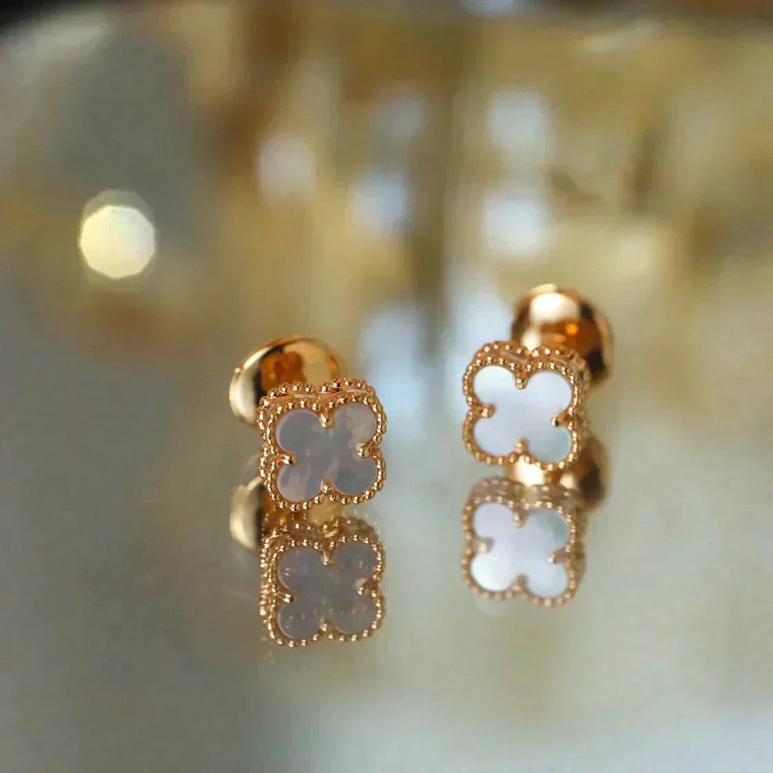 Miro CLOVER MINI 9.5MM WHITE MOP EARRINGS