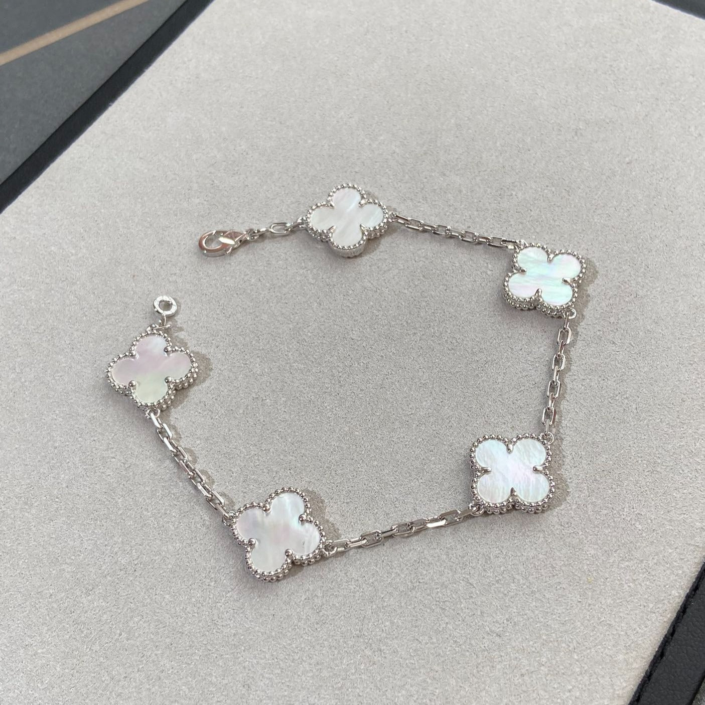 [Miro ]New CLOVER WHITE PEARL MOP 5 MOTIF BRACELET COLLECTION