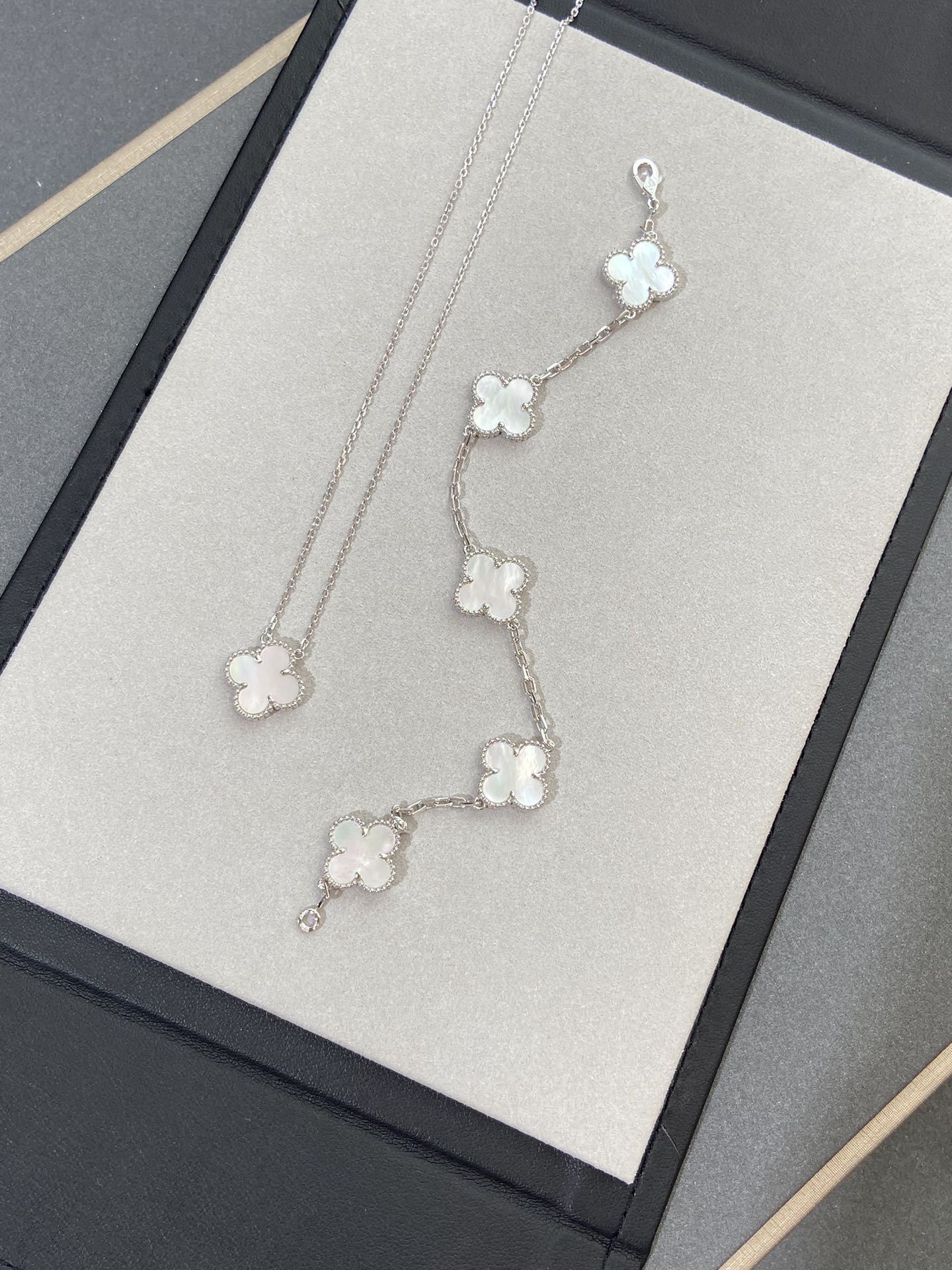 [Miro ]New CLOVER WHITE PEARL MOP 5 MOTIF BRACELET COLLECTION