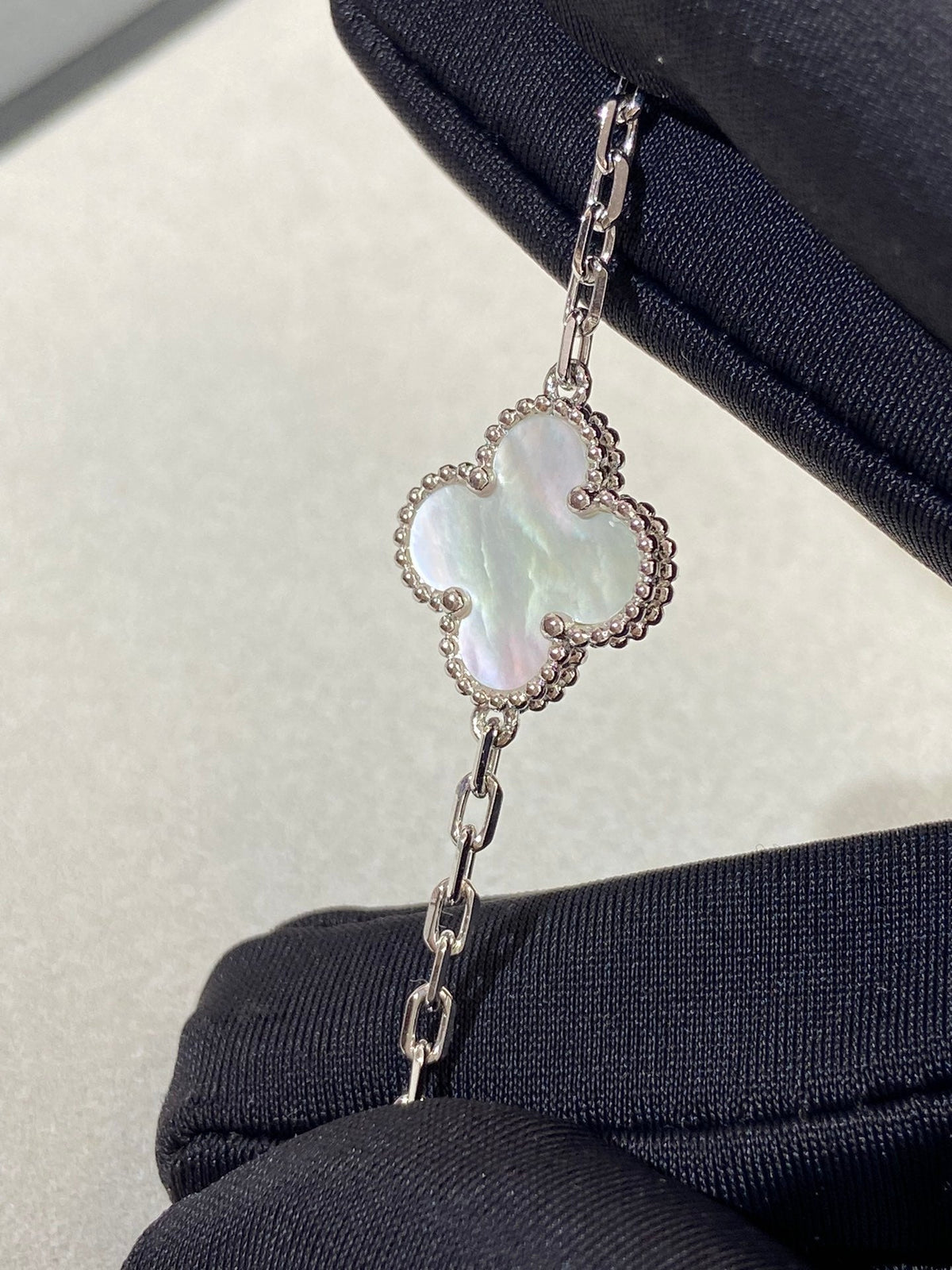 [Miro ]New CLOVER WHITE PEARL MOP 5 MOTIF BRACELET COLLECTION