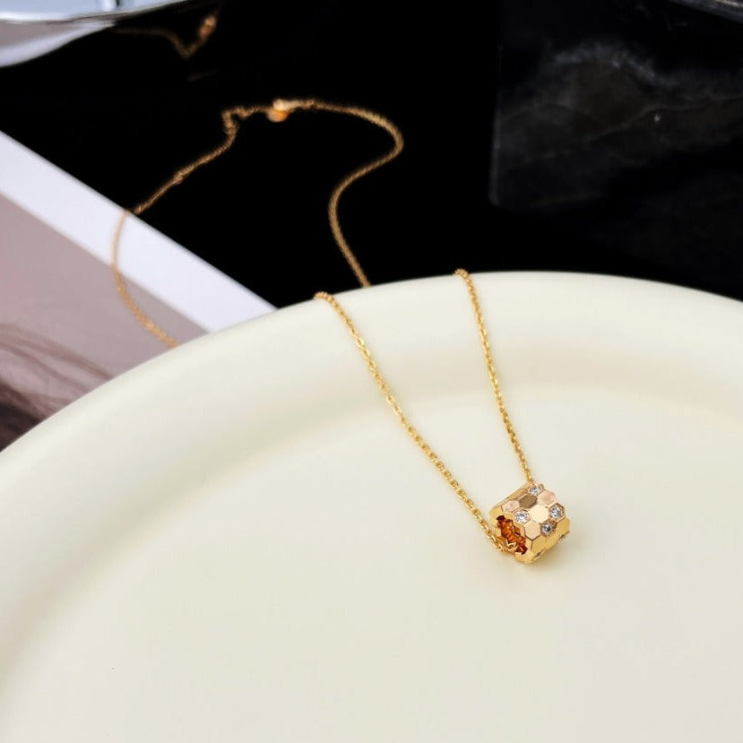 Miro BEE MINI PEDANT DIAMOND NECKLACE