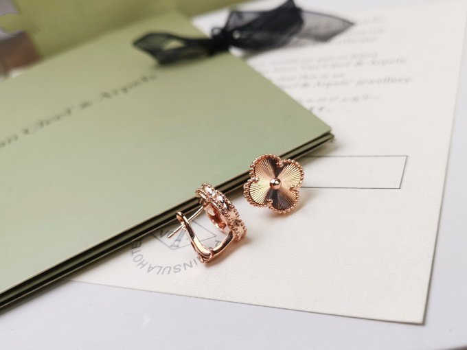 Miro CLOVER MEDIUM STUD EARRINGS