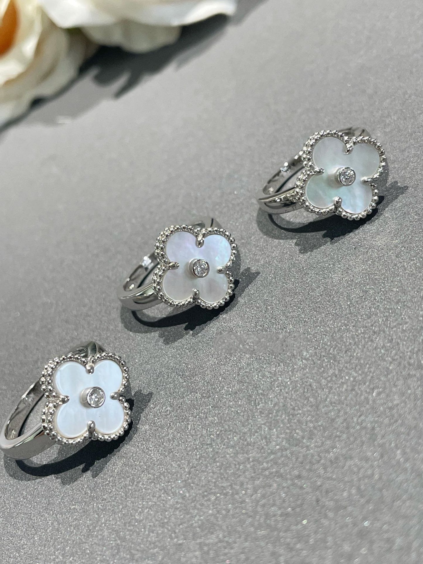 Miro CLOVER SILVER MOP DIAMOND RING