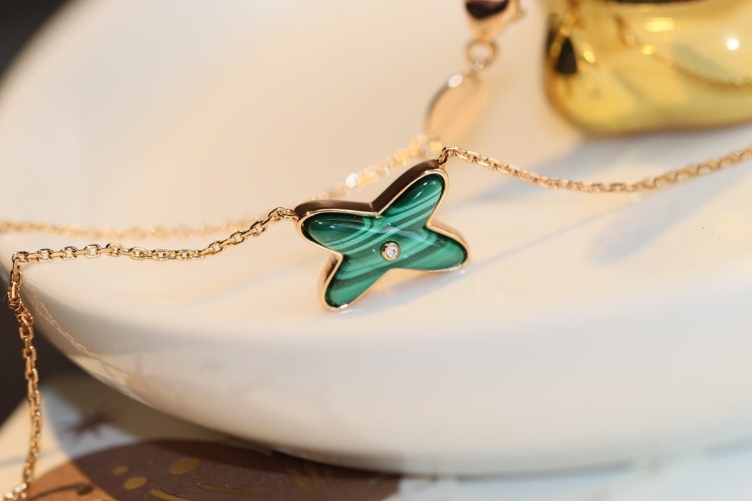 Miro JEUX MALACHITE 1 DIAMOND PINK GOLD NECKLACE