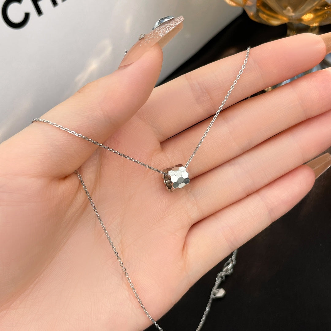 Miro BEE MINI NECKLACE