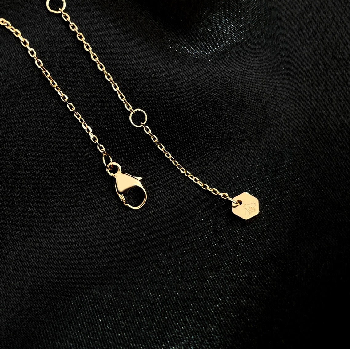Miro BEE MINI NECKLACE