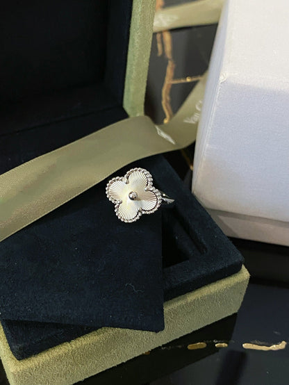 Miro CLOVER SILVER RING