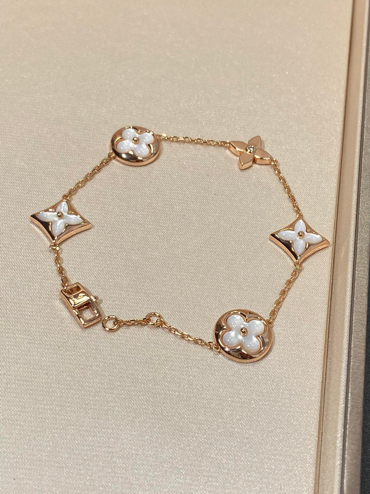 Miro STAR AND SUN 5 MOTIF MOP PINK GOLD BRACELET