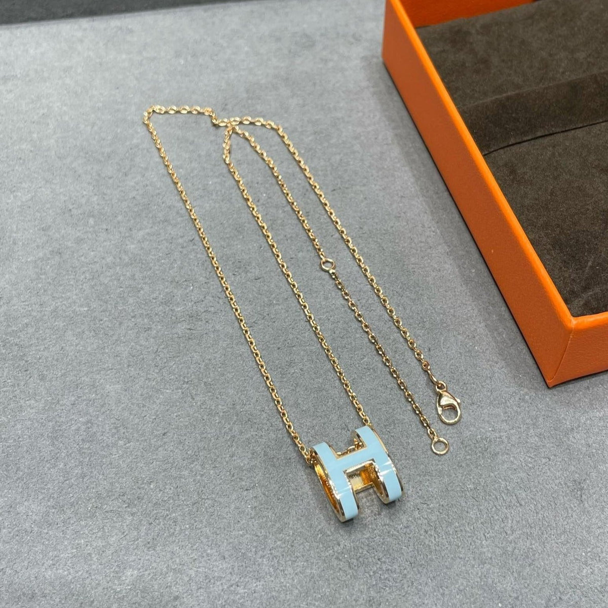 Miro POP H スカイブルーネックレス