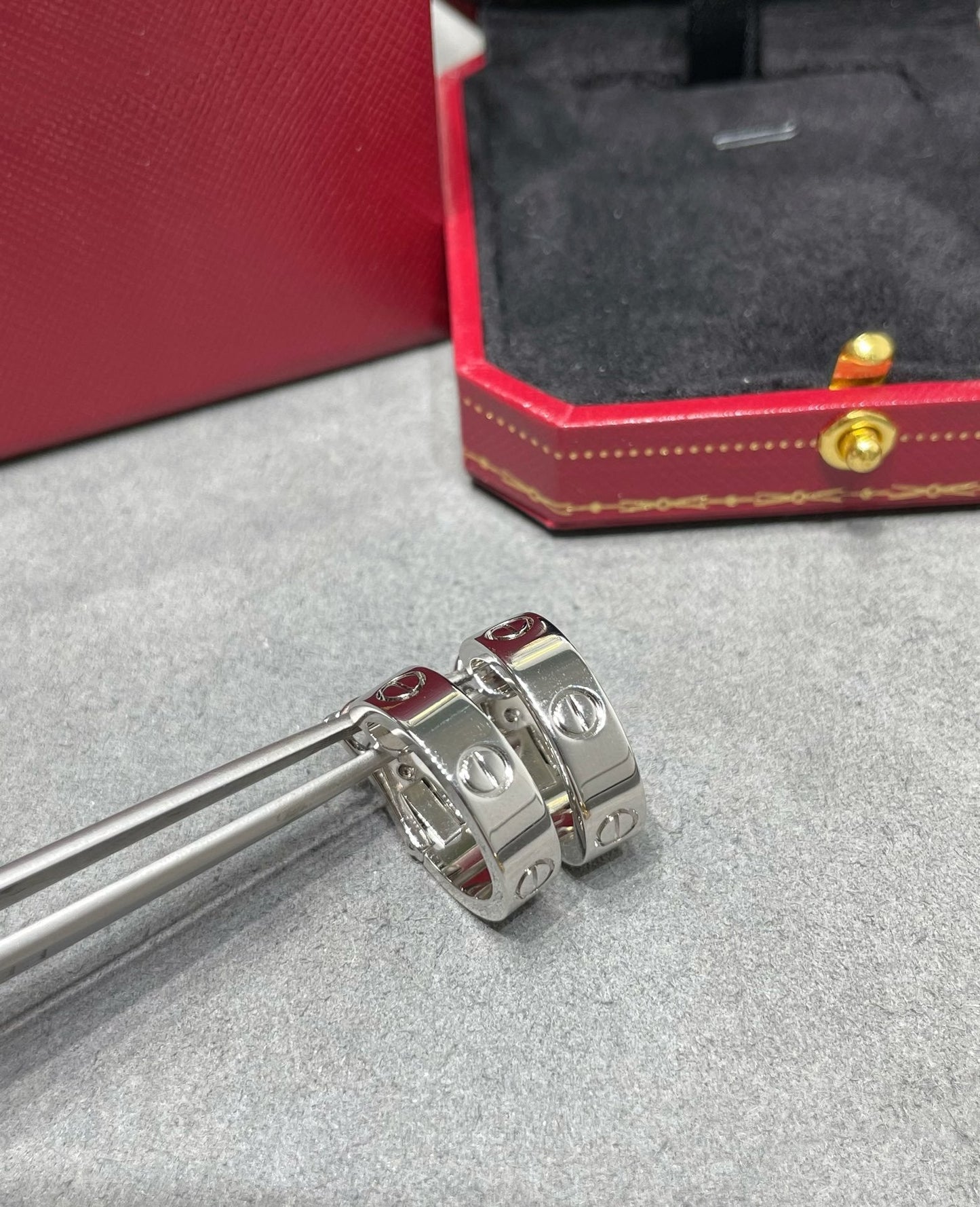 Miro LOVE 5.5MM EARRINGS