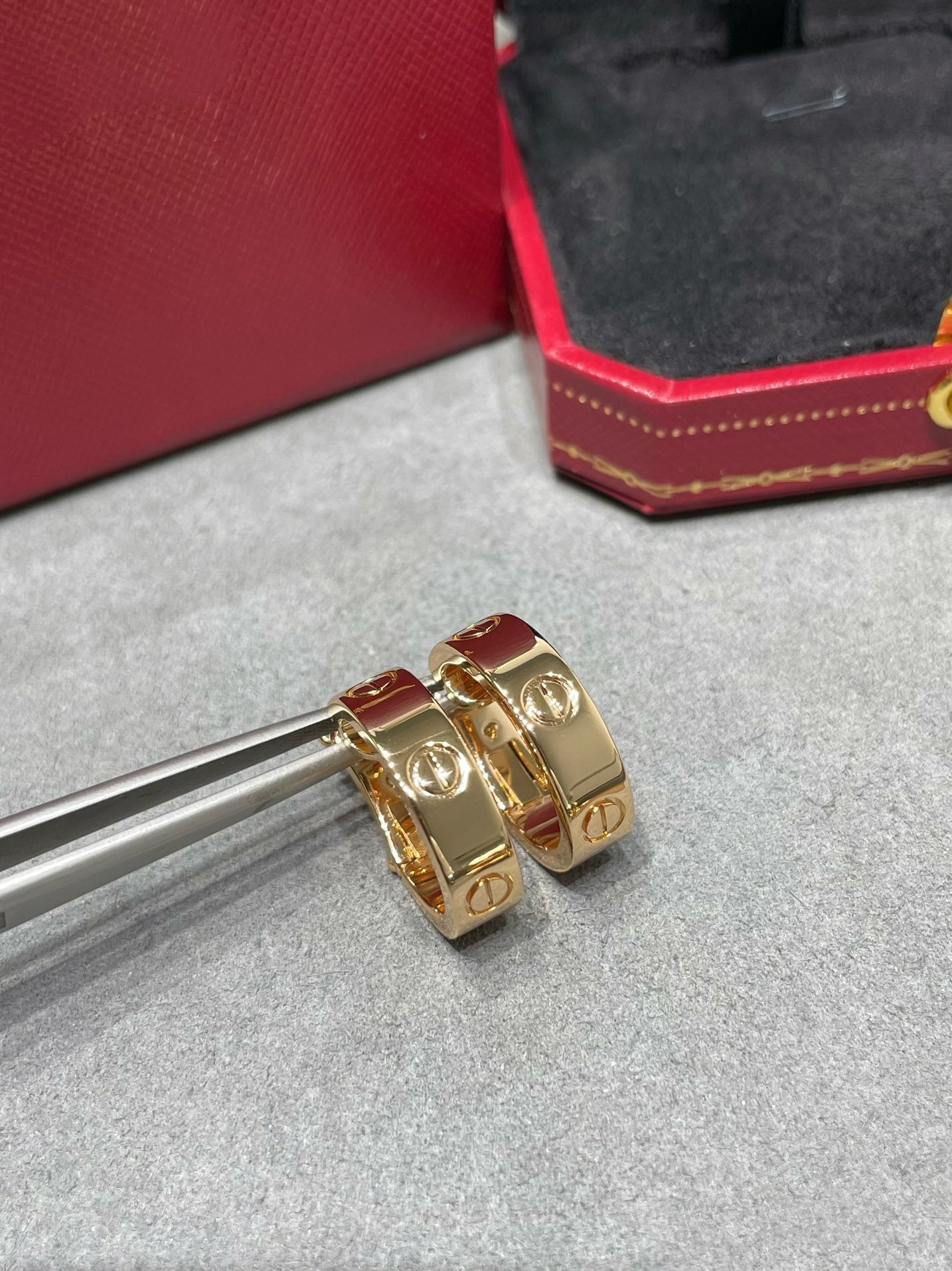 Miro LOVE 5.5MM EARRINGS