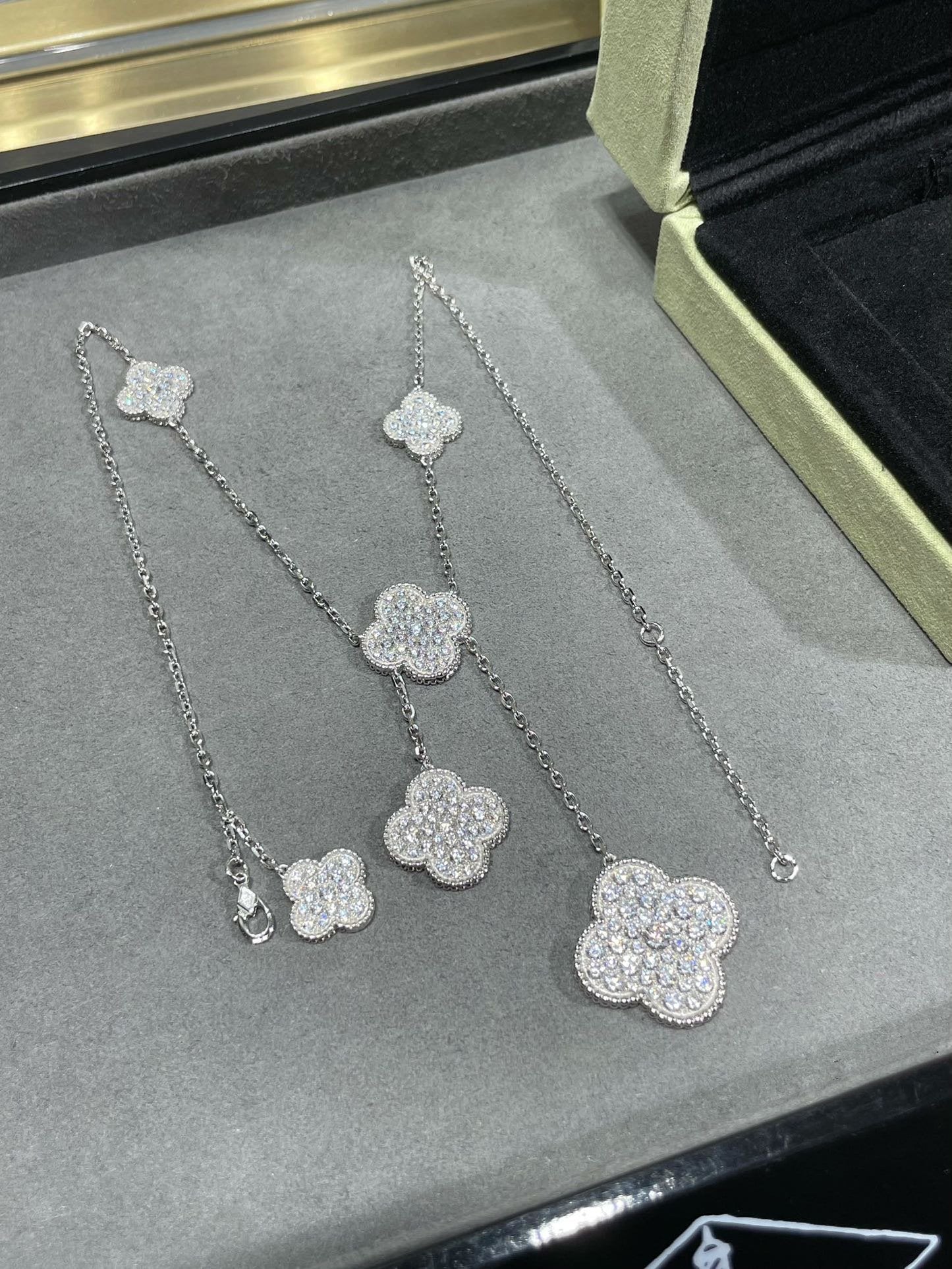 Miro CLOVER 6 MOTIF DIAMOND PAVED NECKLACE