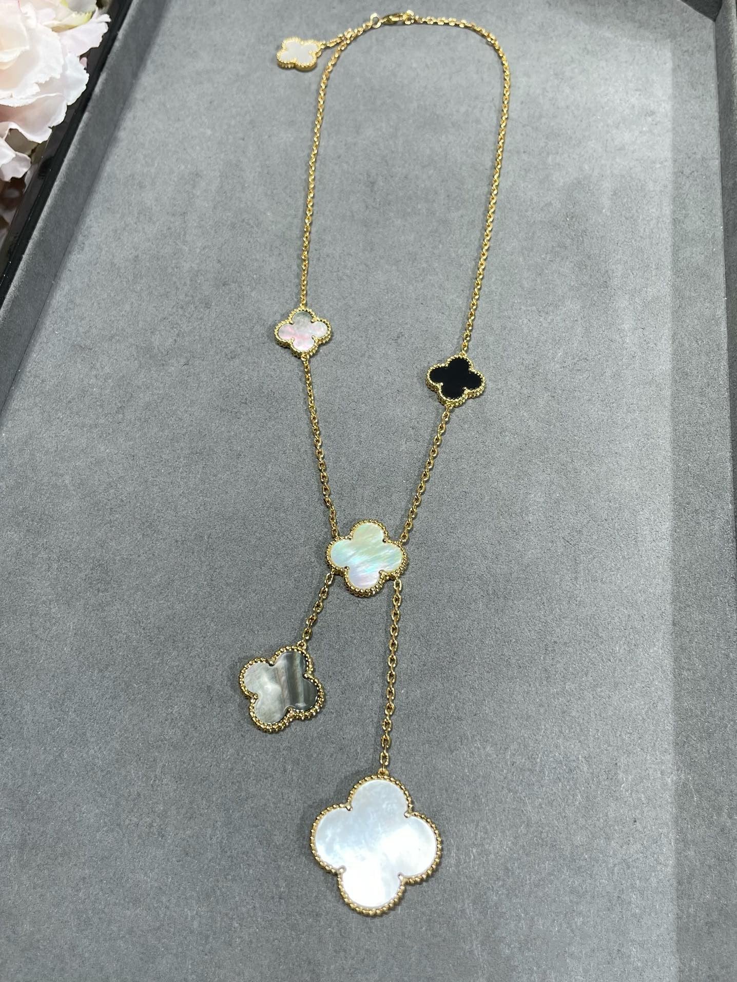 Miro CLOVER 6 MOTIF MOP ONYX GOLD NECKLACE