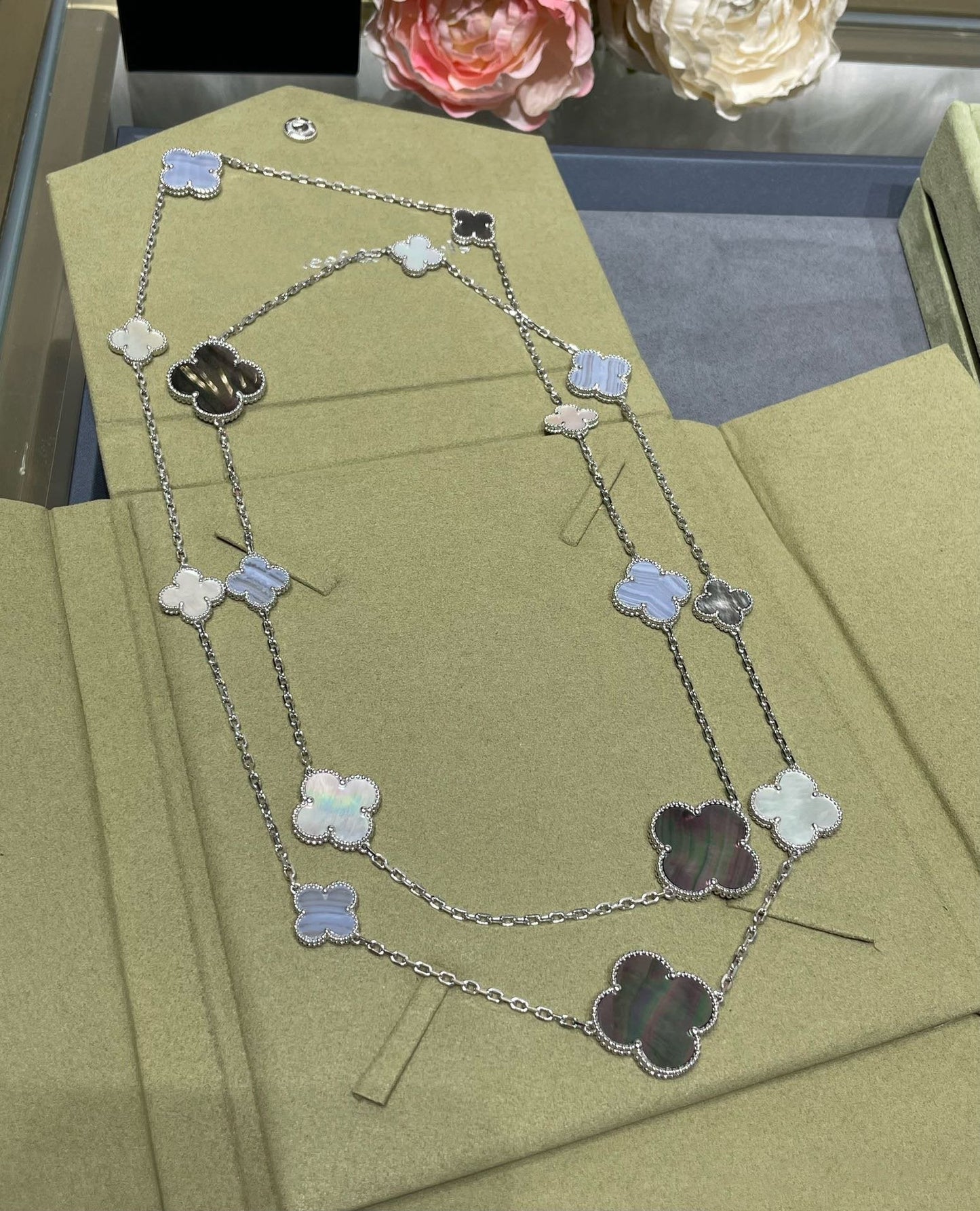 Miro CLOVER 16 MOTIF CHALCEDONY MOP SILVER NECKLACE